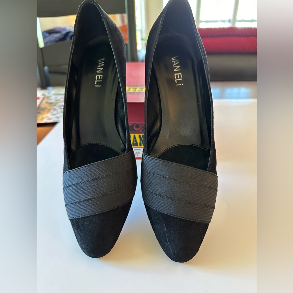 Vaneli suede wedge shoes EUC